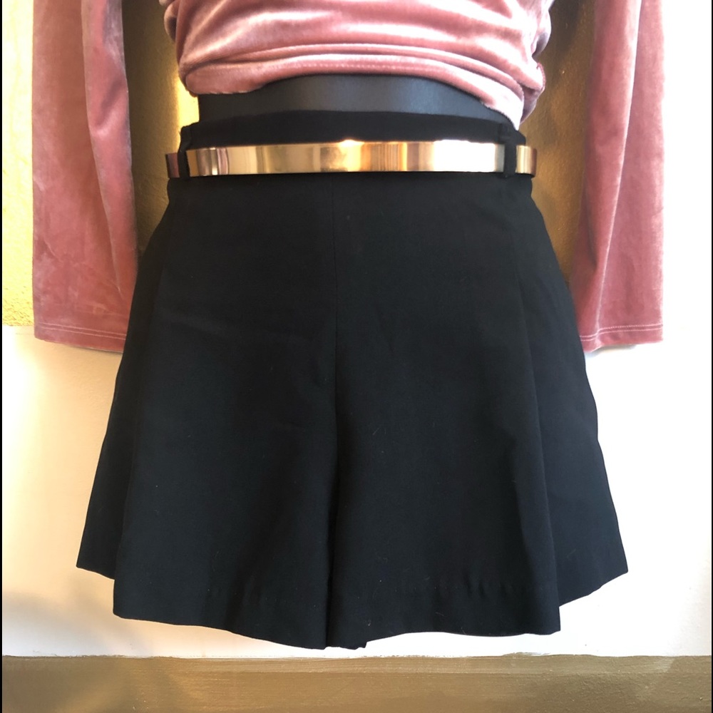 Forever 21 black short shorts. Size M.